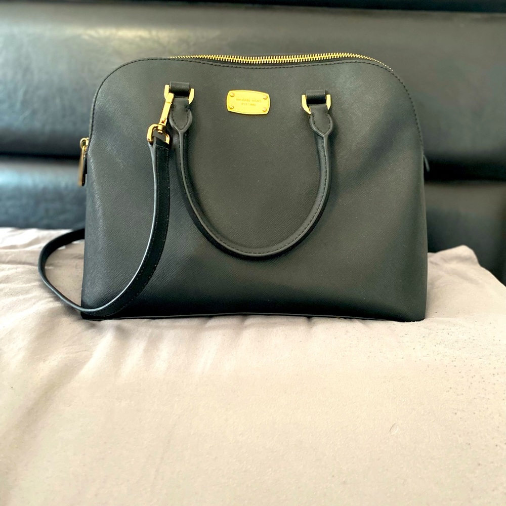 Medium Michael Kors purse with cross body strap
